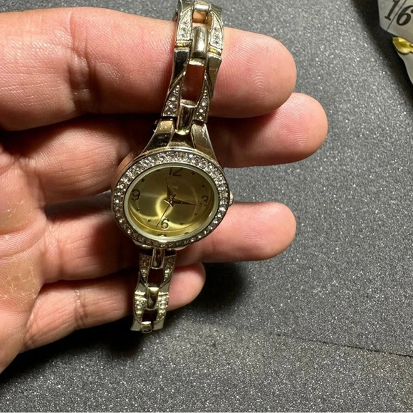 Ladies quartz cocktail watch diamond accent gold tone working with new battery - Picture 3 of 7